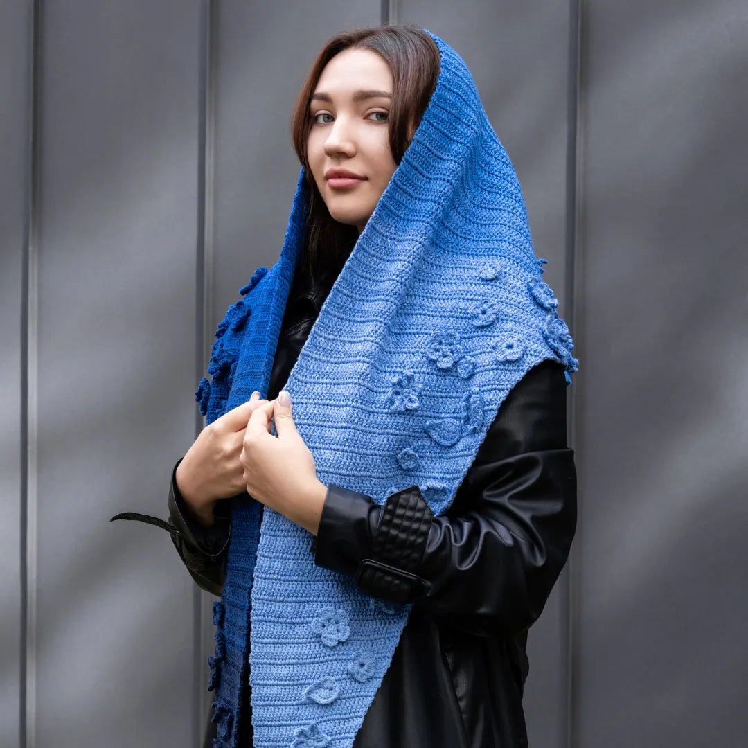 Triangle shawl with flowers