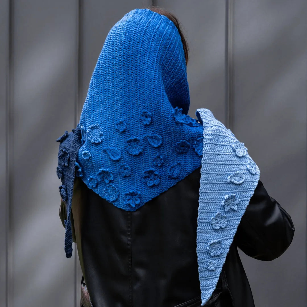 Triangle shawl with flowers