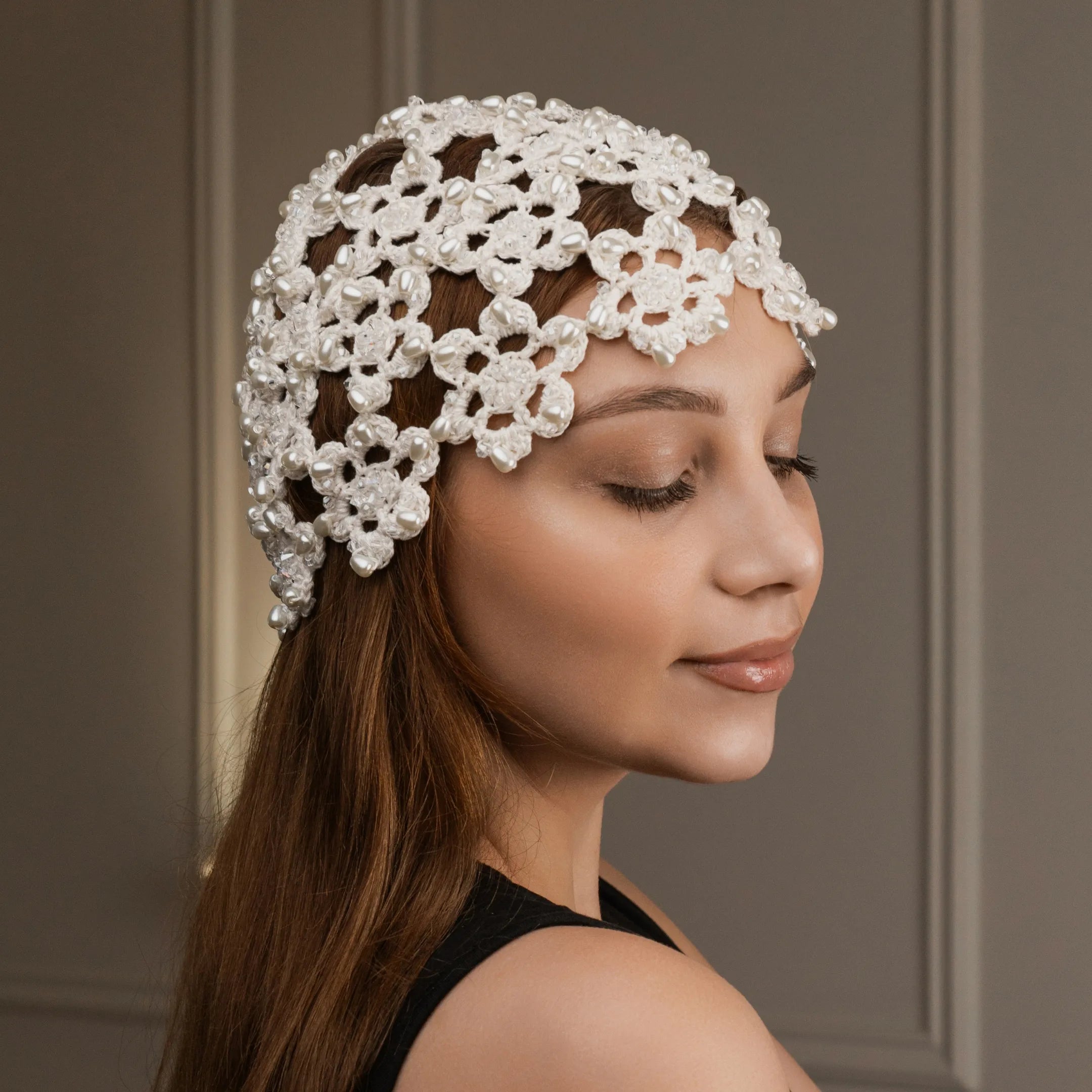 Flower beanie Amanda with pearls &amp; bicones ivory