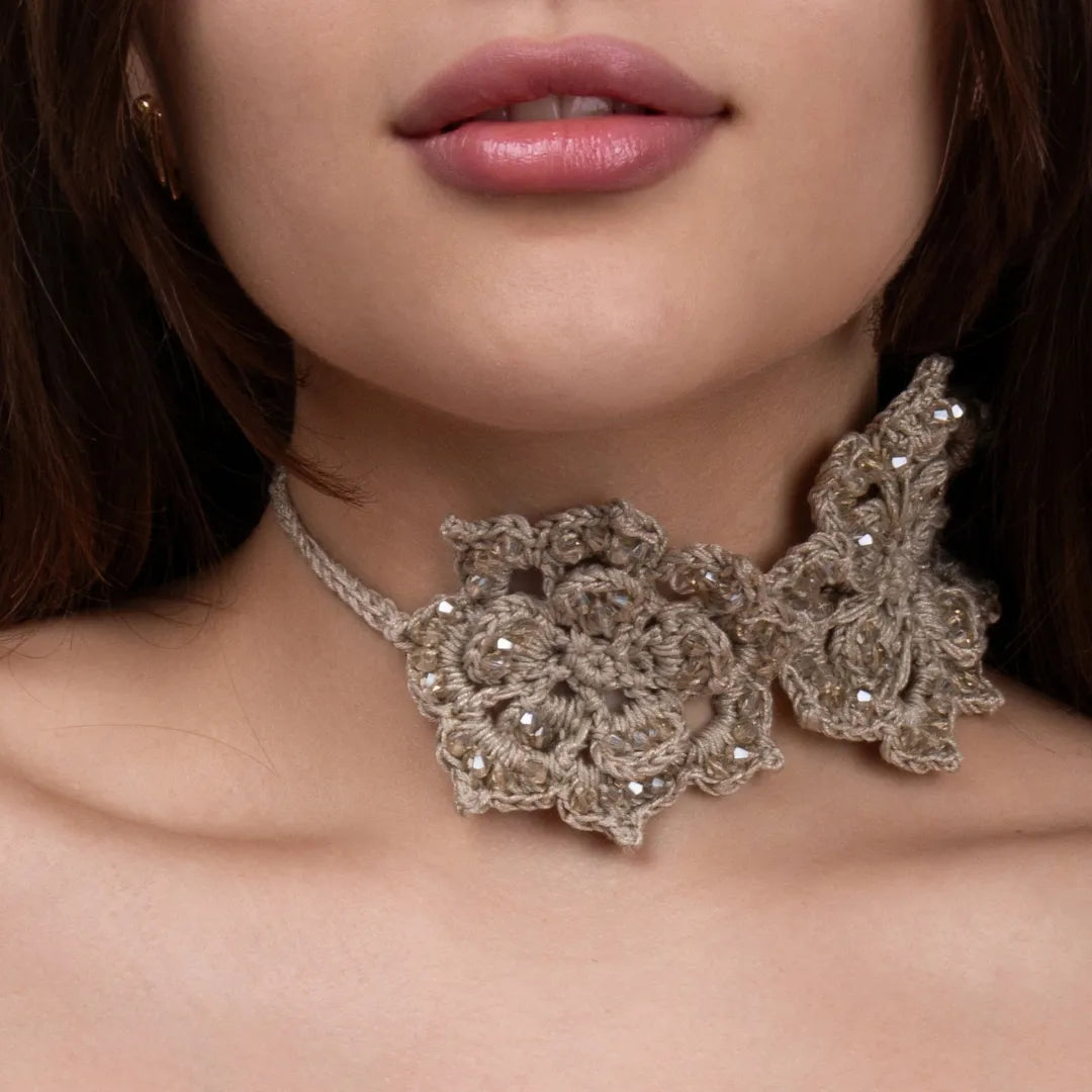 Floral choker with bicones
