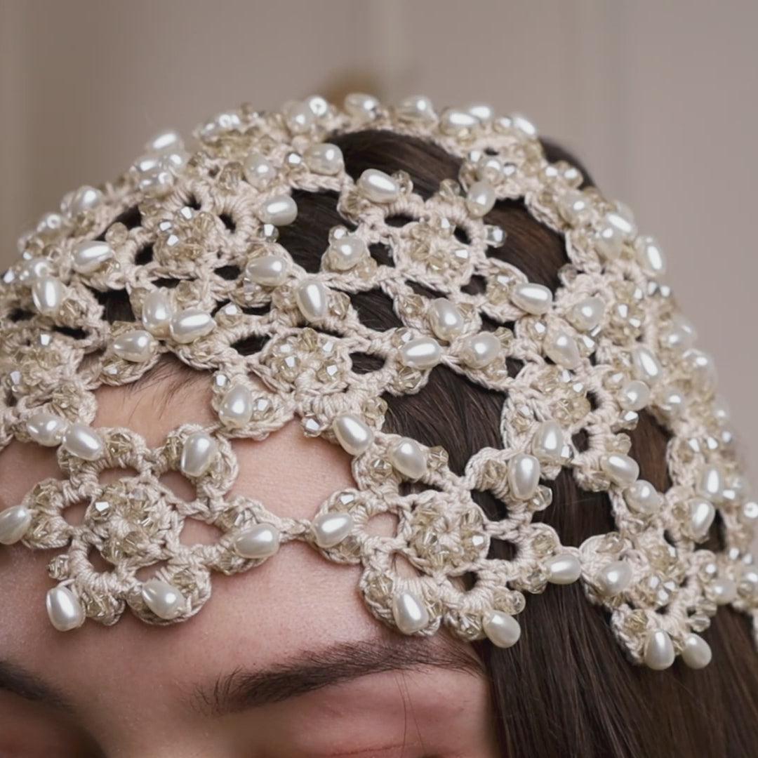 Flower beanie Amanda with pearls &amp; bicones