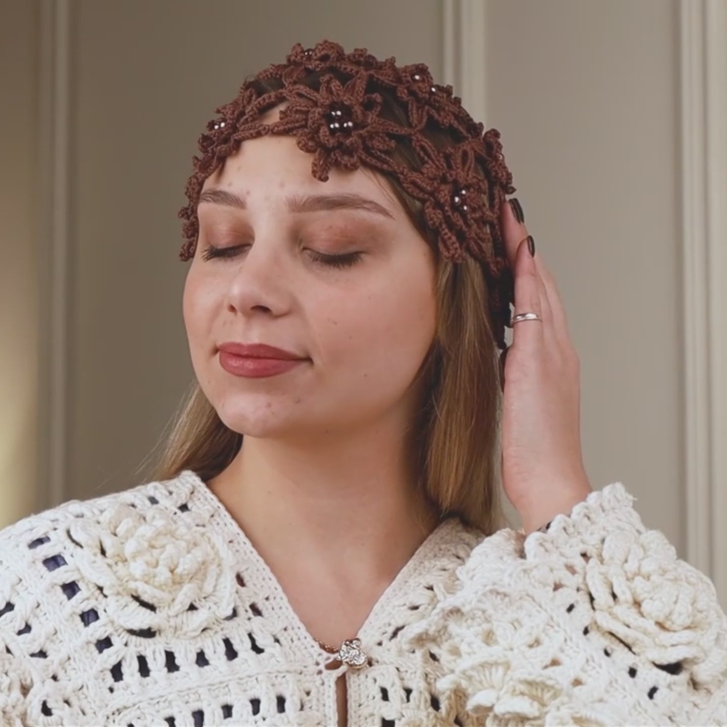 Floral beanie Scarlet with pearls